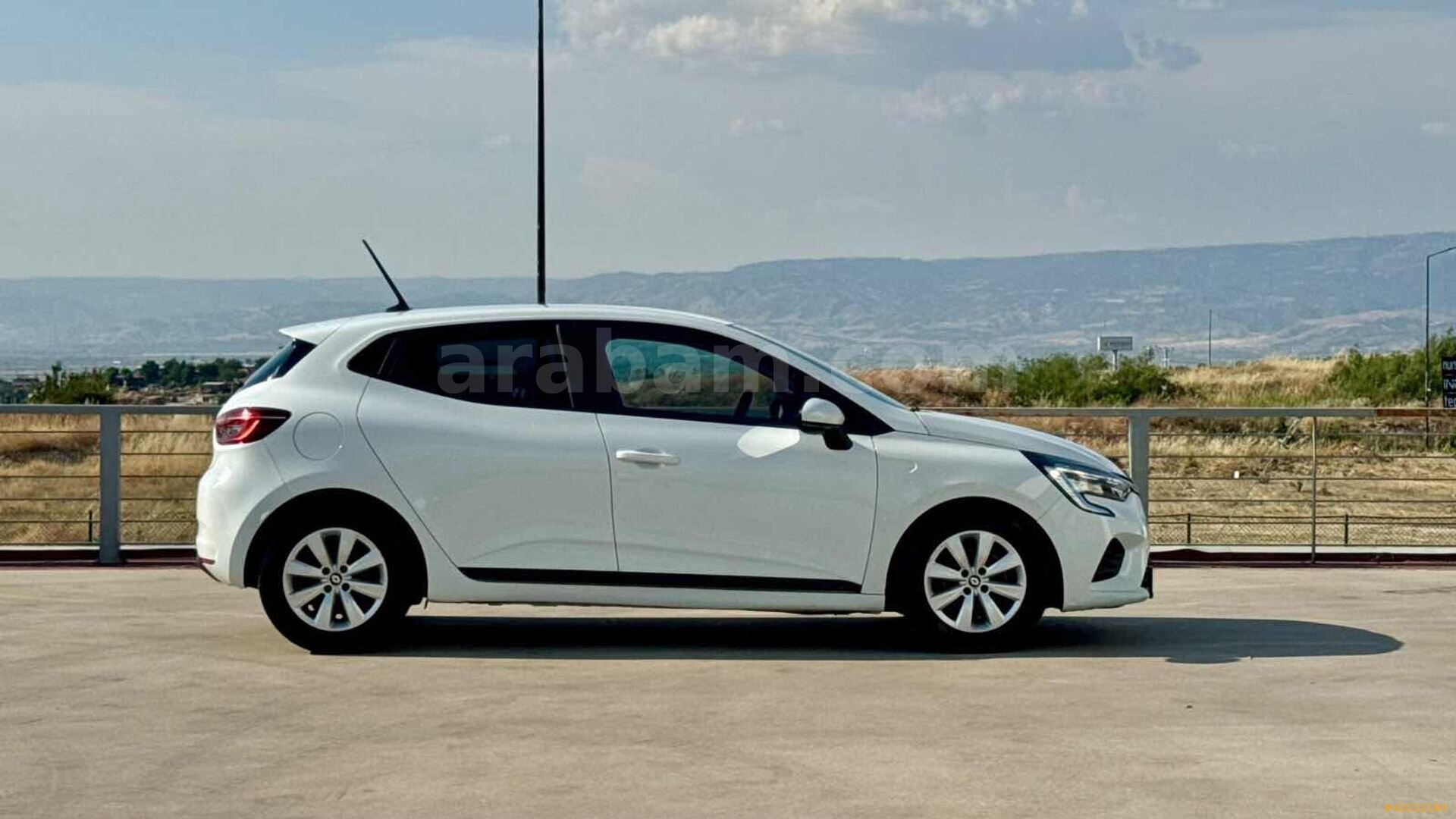 Galeriden Renault Clio 1.0 TCe Joy 2022 Model Denizli 71.000 km Beyaz 6