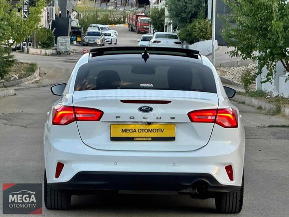 MEGA OTO'DAN 2024 FORD FOCUS 1.5ECOBLUE TİTANİUM STİL''HATASIZ''