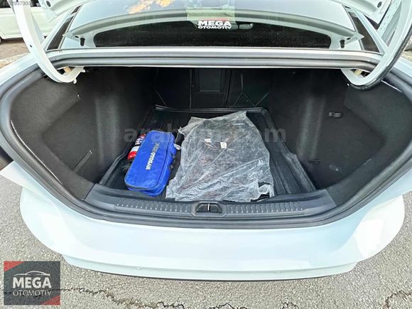 MEGA OTO'DAN 2024 FORD FOCUS 1.5ECOBLUE TİTANİUM STİL''HATASIZ''