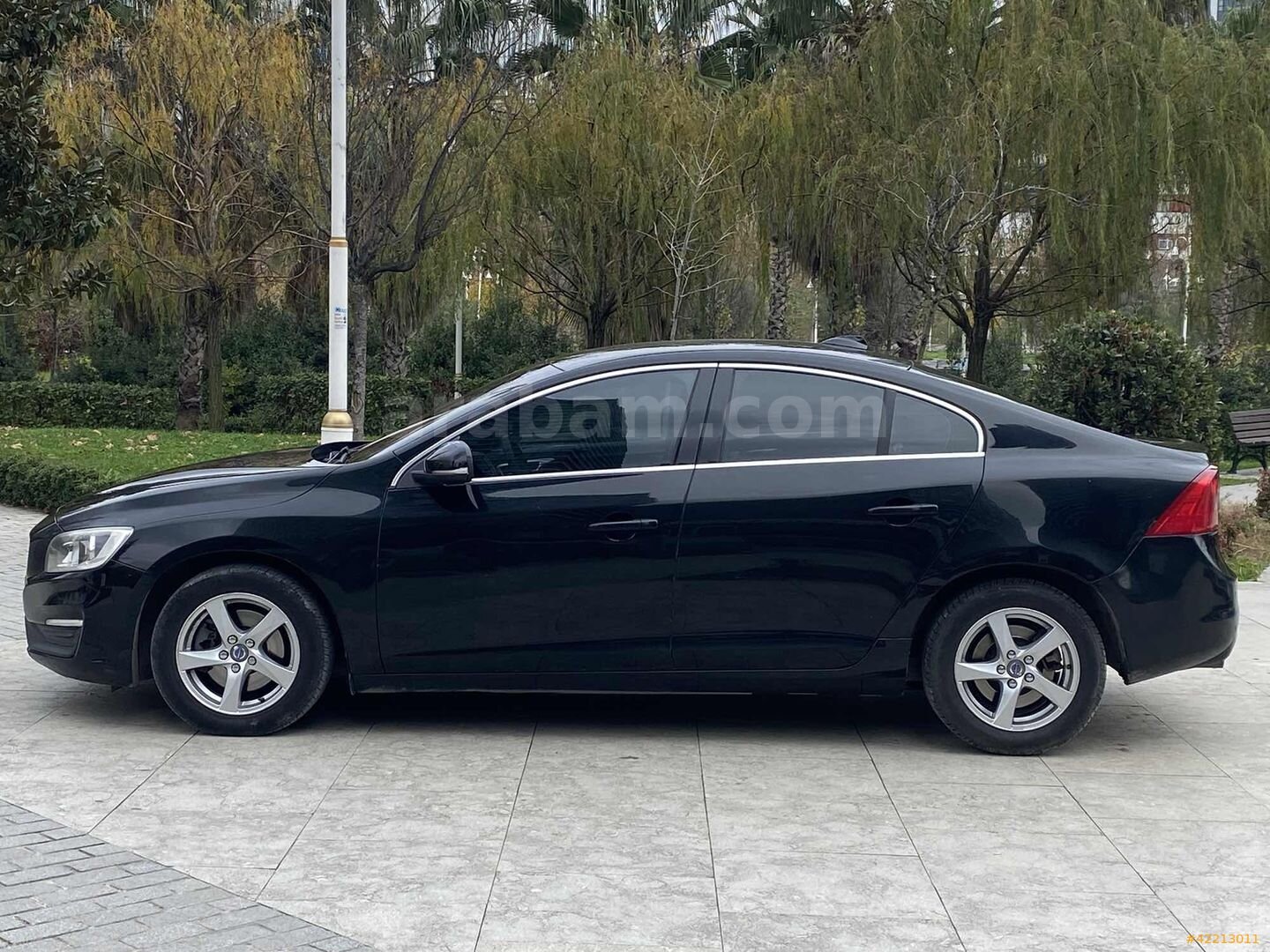 Galeriden Volvo S60 1.6 D Premium 2015 Model İstanbul 195.500 km Siyah 5