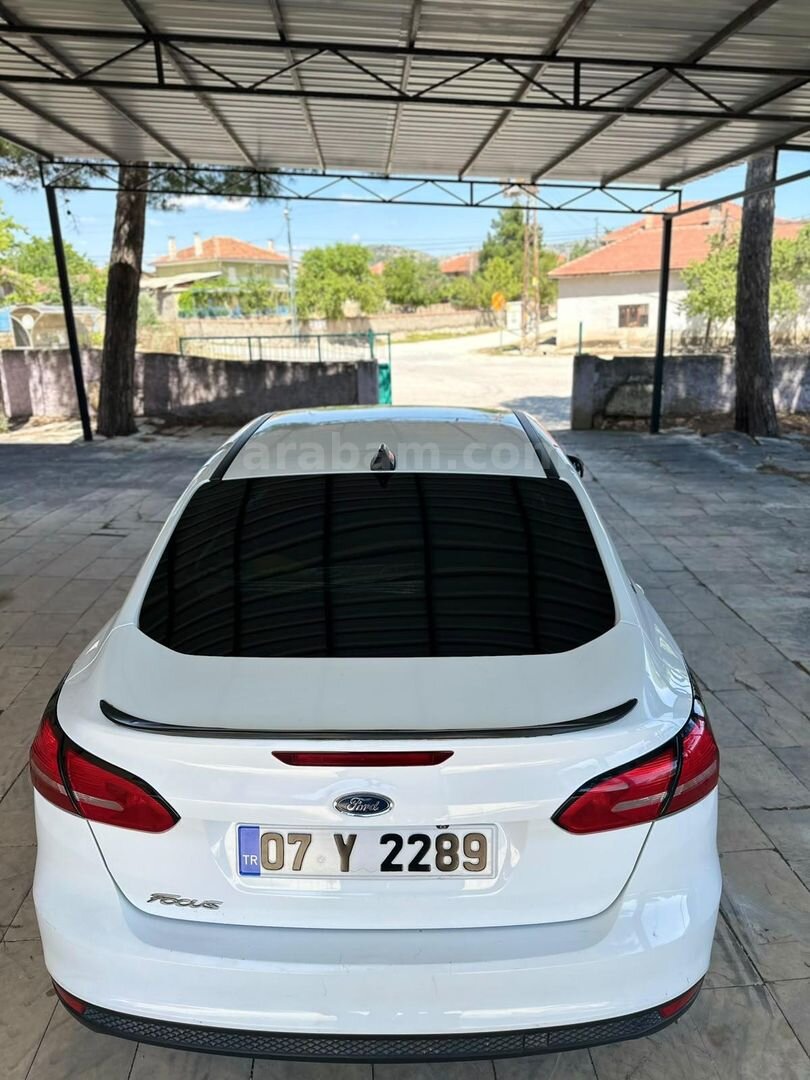 Sahibinden Ford Focus 1.6 TDCi Trend X 2016 Model Antalya 232.000 km Beyaz 4