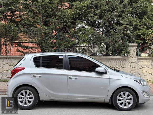 HYUNDAİ İ20 1.4 CRDİ SENSE
