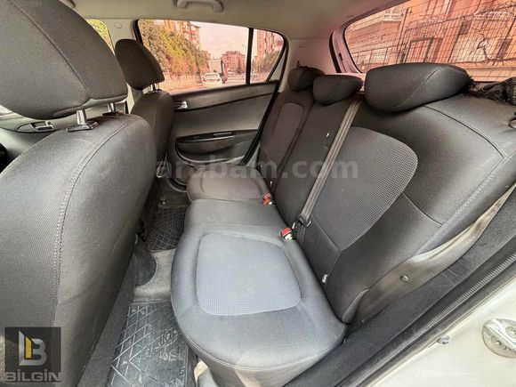HYUNDAİ İ20 1.4 CRDİ SENSE