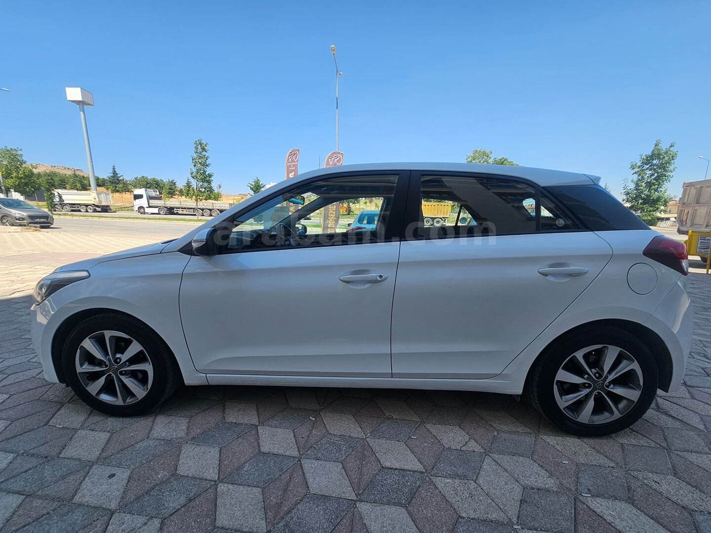 Galeriden Hyundai i20 1.4 MPI Style 2018 Model Elazığ 84.000 km Beyaz 4