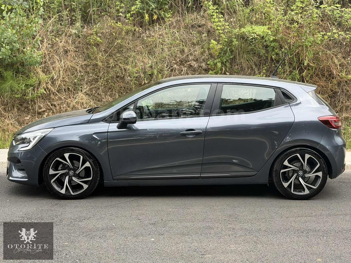 Galeriden Renault Clio 1.0 TCe Joy 2021 Model Trabzon 106.000 km Gri 7