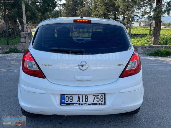 2014 MODEL CAM GİBİ OPEL CORSA..