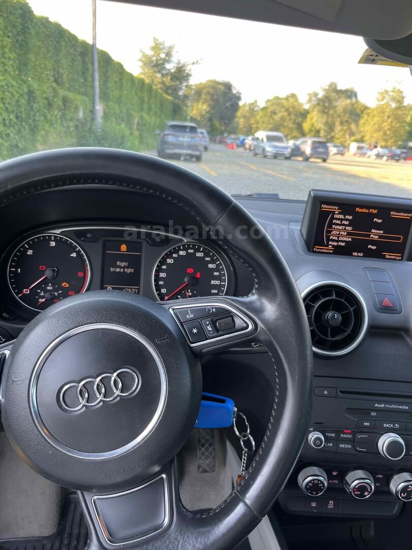 Sahibinden Audi A1 1.6 TDI Attraction 2012 Model İstanbul 252.085 km Siyah 1