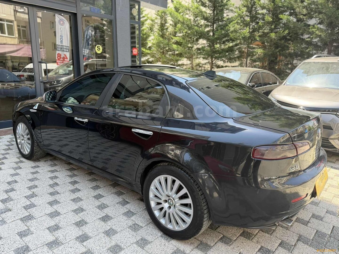 Galeriden Alfa Romeo 159 1.9 JTD Distinctive 2008 Model İstanbul 309.000 km Siyah 7