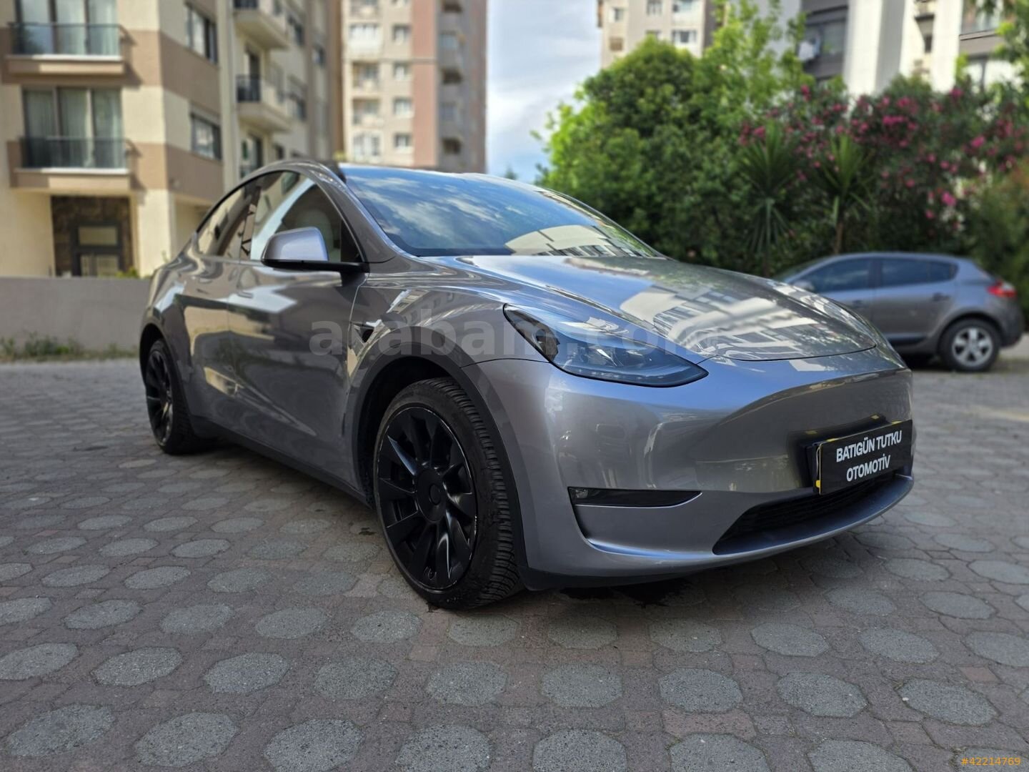 Galeriden Tesla Model Y Long Range AWD 2023 Model İstanbul 71.000 km Gri 6