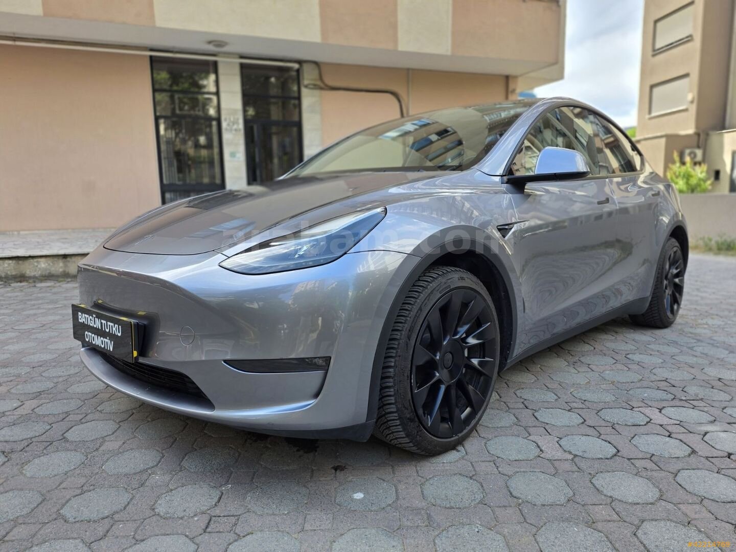 Galeriden Tesla Model Y Long Range AWD 2023 Model İstanbul 71.000 km Gri 4