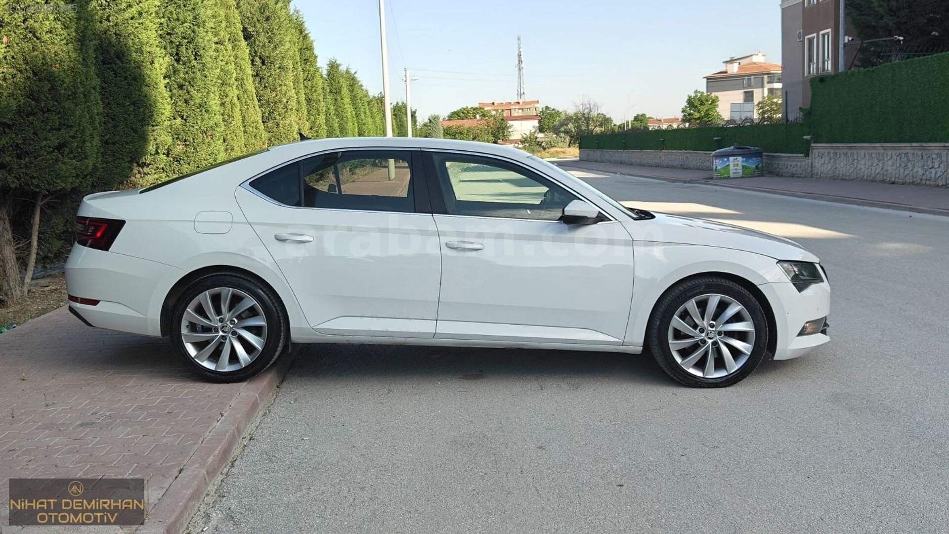 Galeriden Skoda SuperB 1.6 TDI Prestige 2015 Model Konya 190.000 km Beyaz 2
