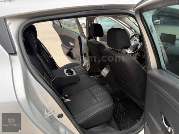 ACİL SATILIK 2014 MODEL RENAULT MEGAN 1.5 DCİ TOCUH OTOMATİK