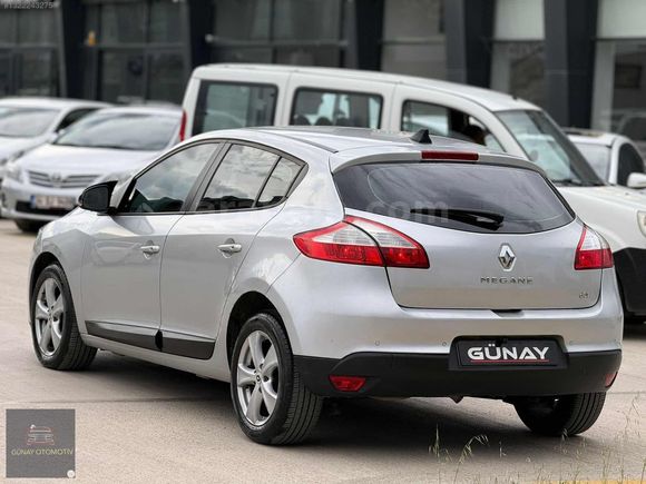 ACİL SATILIK 2014 MODEL RENAULT MEGAN 1.5 DCİ TOCUH OTOMATİK