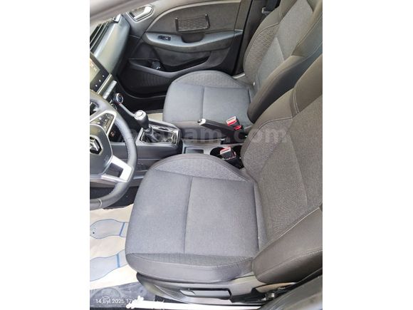 2.Sahibinden 2023 Model Renault Clio 1.0 TCe Touch 
