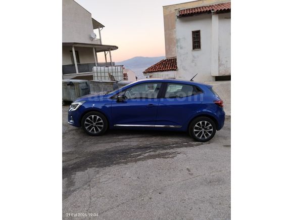 2.Sahibinden 2023 Model Renault Clio 1.0 TCe Touch 