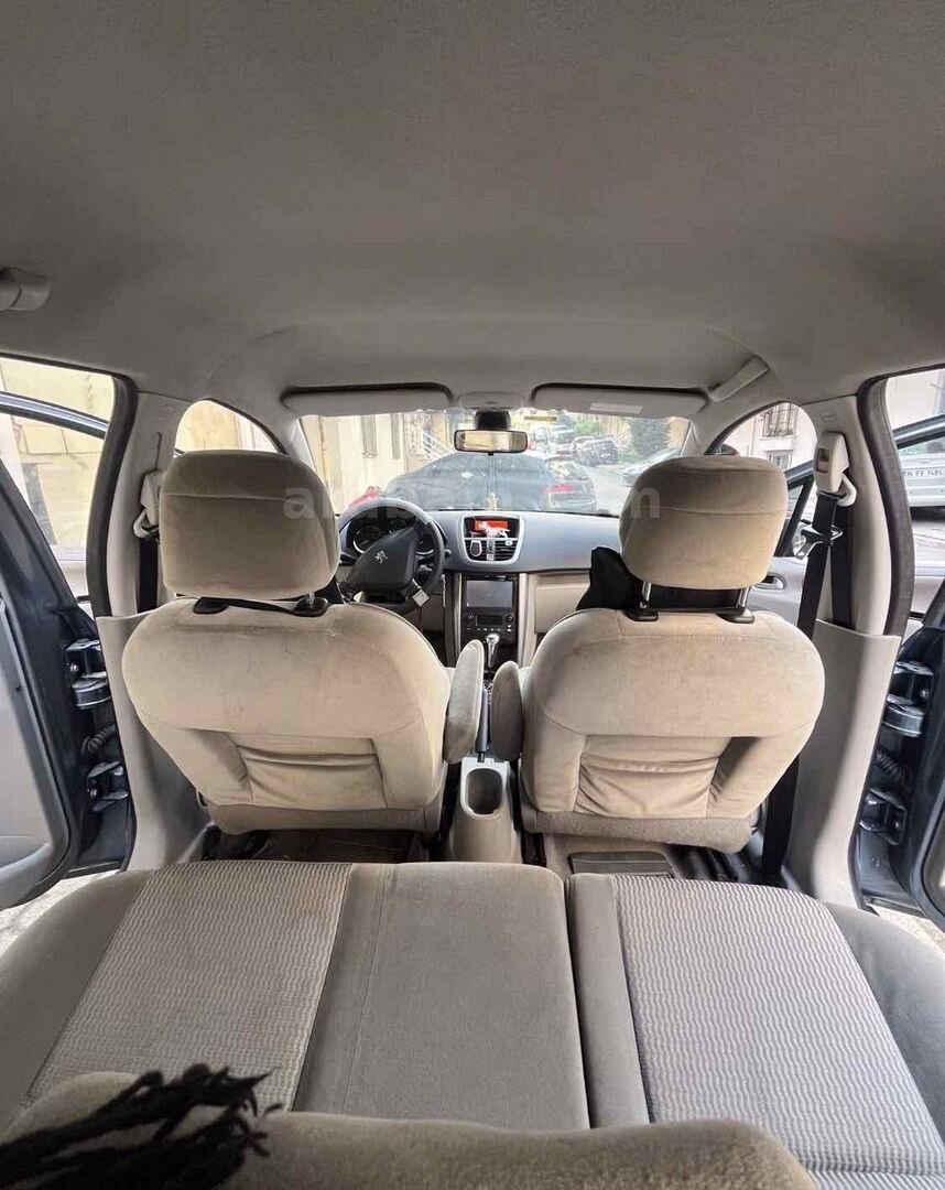 Sahibinden Peugeot 207 1.6 VTi Premium 2008 Model İstanbul 137.000 km Füme 7