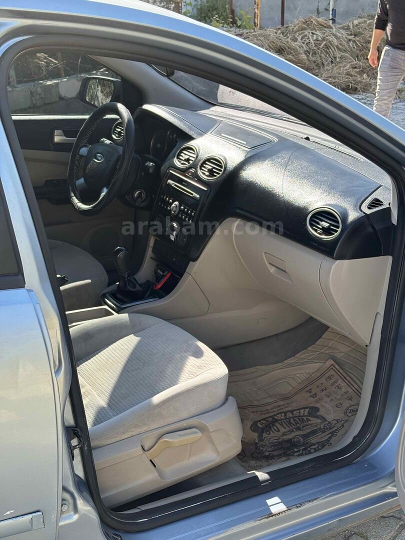 Sahibinden Ford Focus 1.6 TDCi Ghia 2006 Model Hatay 354.500 km Mavi 7