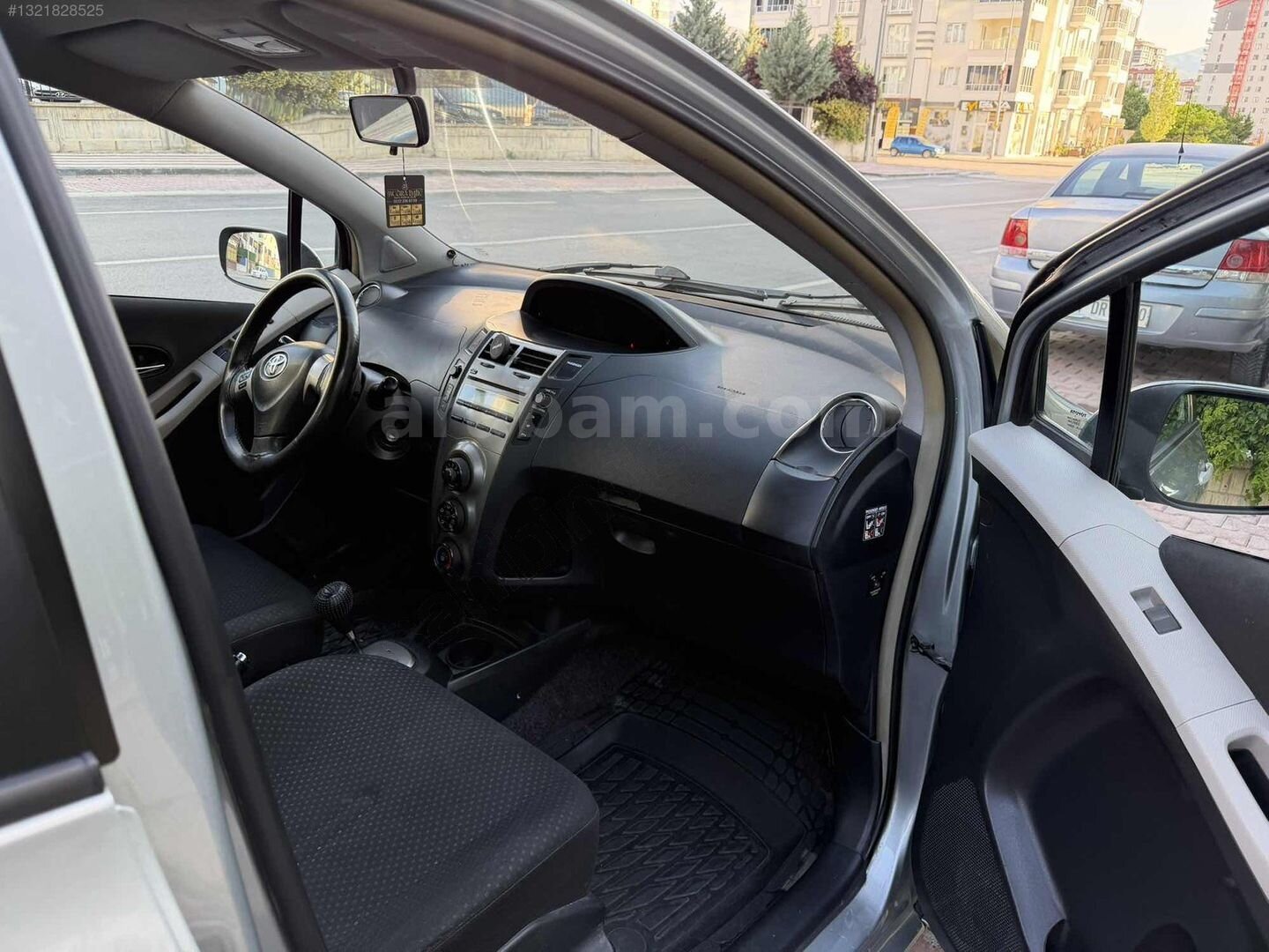 Galeriden Toyota Yaris 1.33 Style 2011 Model Malatya 174.000 km Gri 3