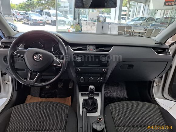 SKODA OCTAVYA MANUEL 2 PARÇA BOYA LI