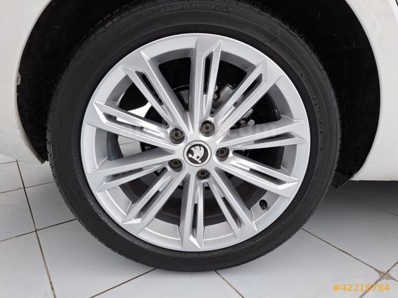 SKODA OCTAVYA MANUEL 2 PARÇA BOYA LI