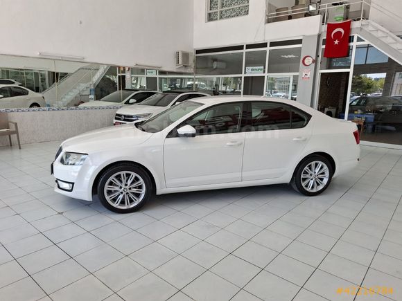 SKODA OCTAVYA MANUEL 2 PARÇA BOYA LI