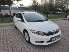 BAKIMLI VE TERTEMİZ ENDER BULUNANLARDAN 40. YIL ÖZEL PAKET  Honda Civic 1.6i VTEC Eco Elegance