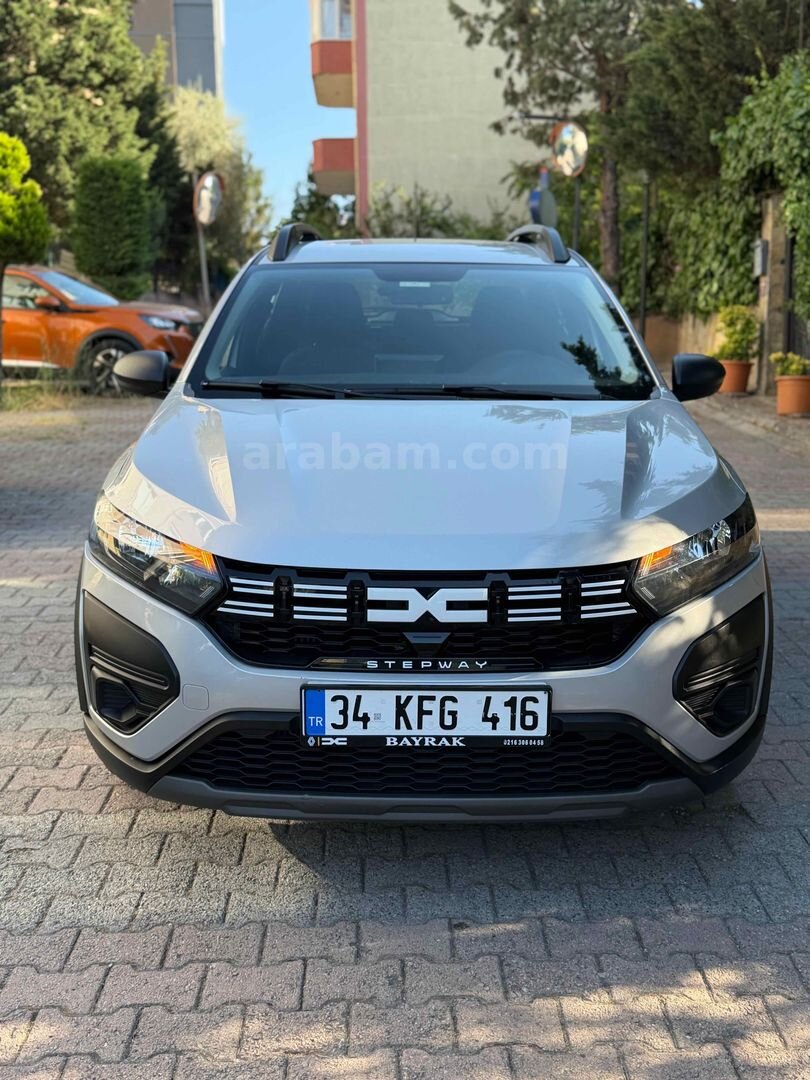Galeriden Dacia Sandero 1.0 TCe Essential 2023 Model İstanbul 35.000 km Gri 2