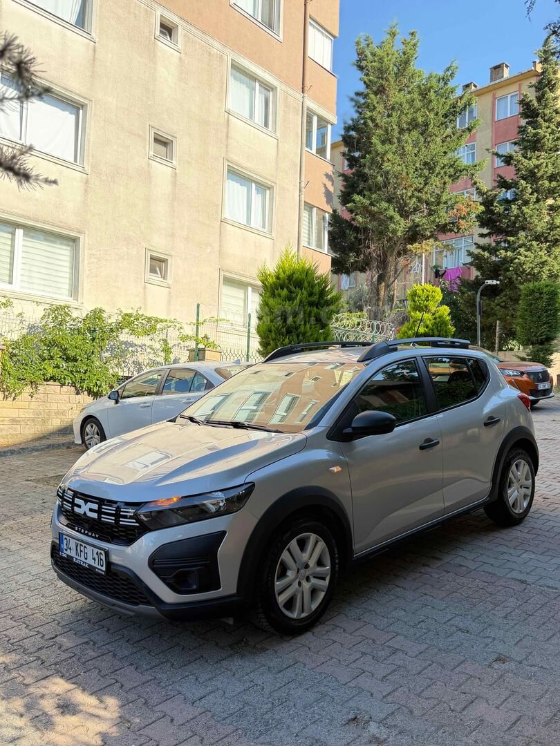 Galeriden Dacia Sandero 1.0 TCe Essential 2023 Model İstanbul 35.000 km Gri 3