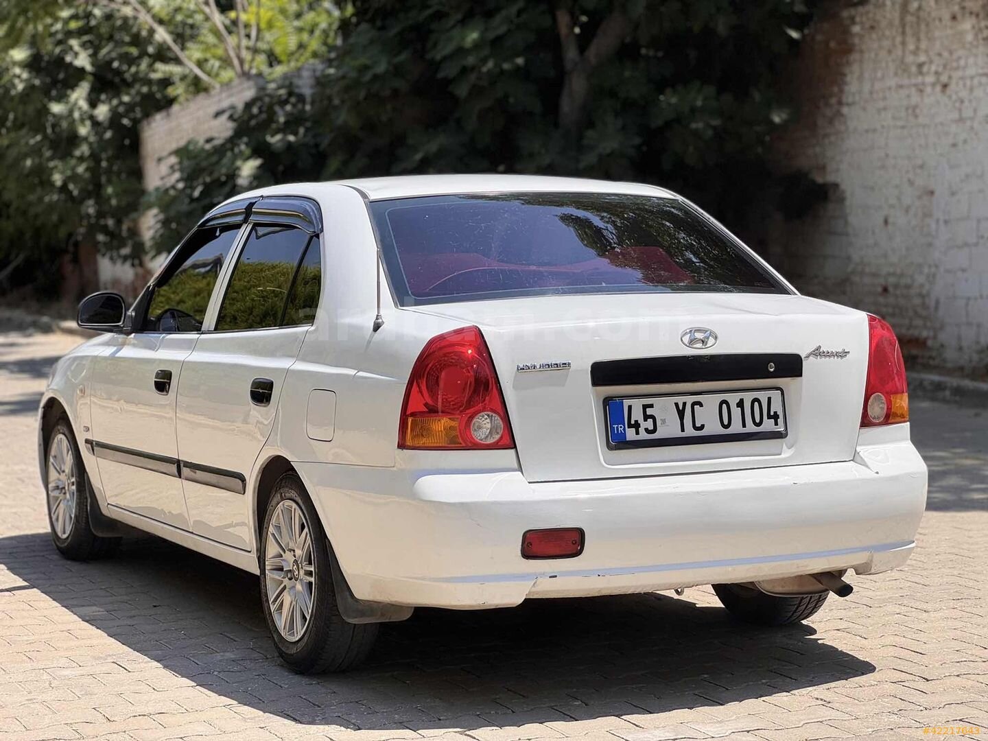 Galeriden Hyundai Accent 1.3 Admire 2006 Model İzmir 280.000 km Beyaz 5