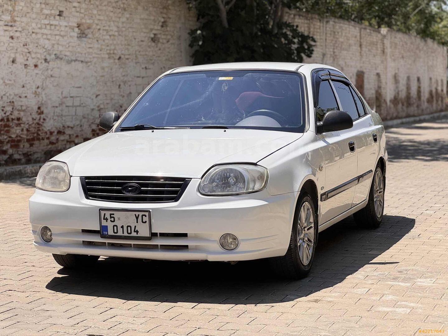Galeriden Hyundai Accent 1.3 Admire 2006 Model İzmir 280.000 km Beyaz 4