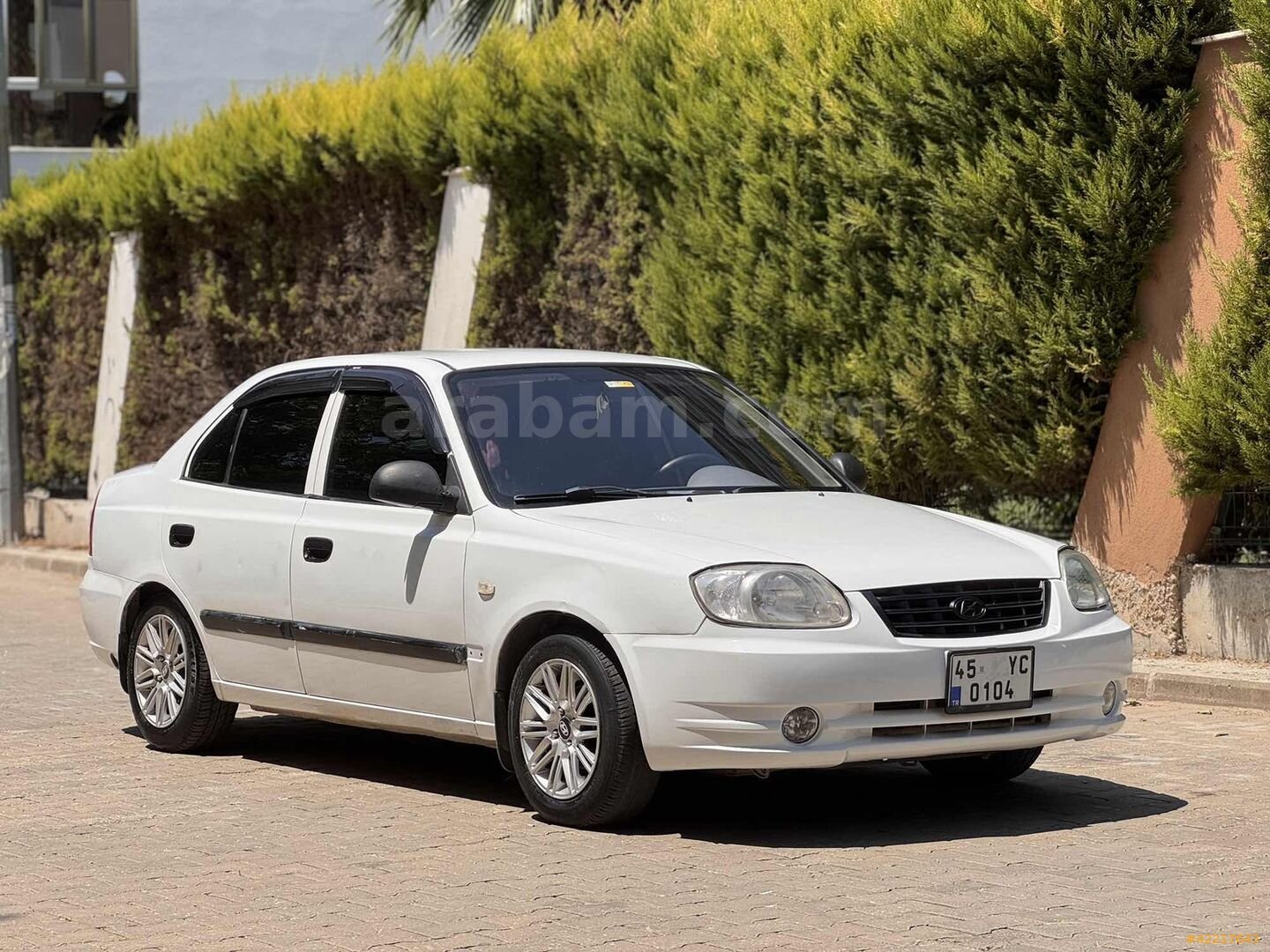 Galeriden Hyundai Accent 1.3 Admire 2006 Model İzmir 280.000 km Beyaz 1