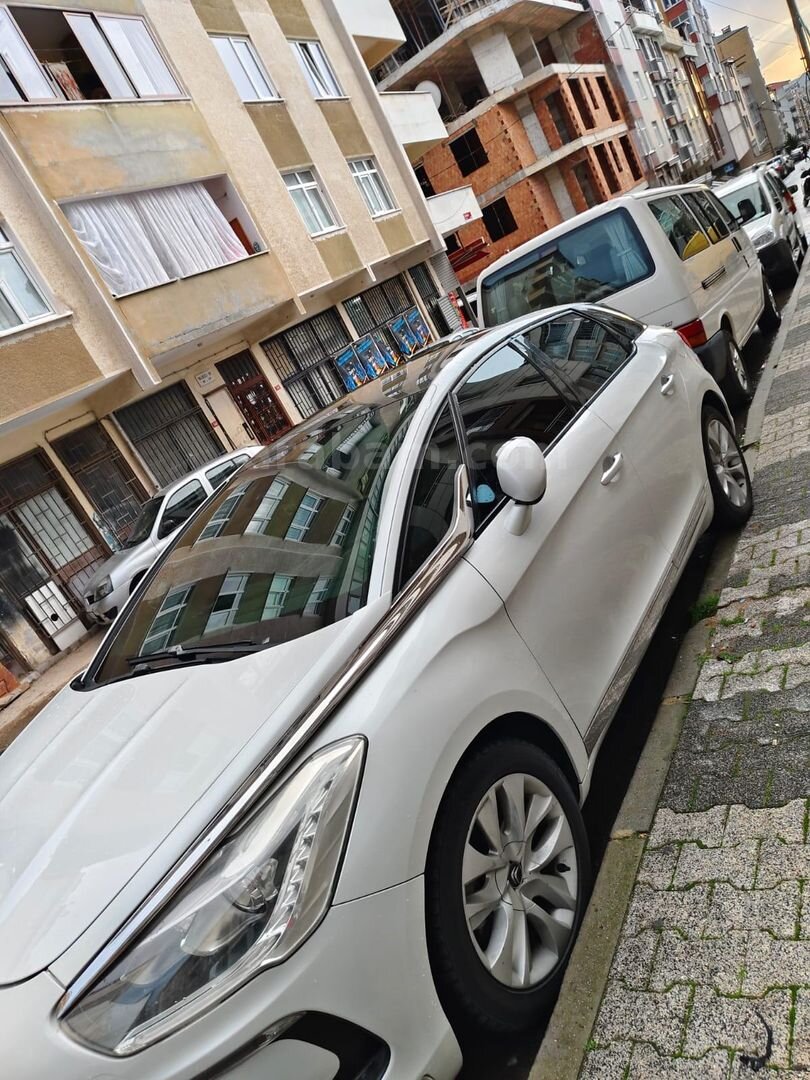 Sahibinden DS Automobiles DS5 1.6 e-HDi DSport 2012 Model İstanbul 208.000 km Beyaz 1