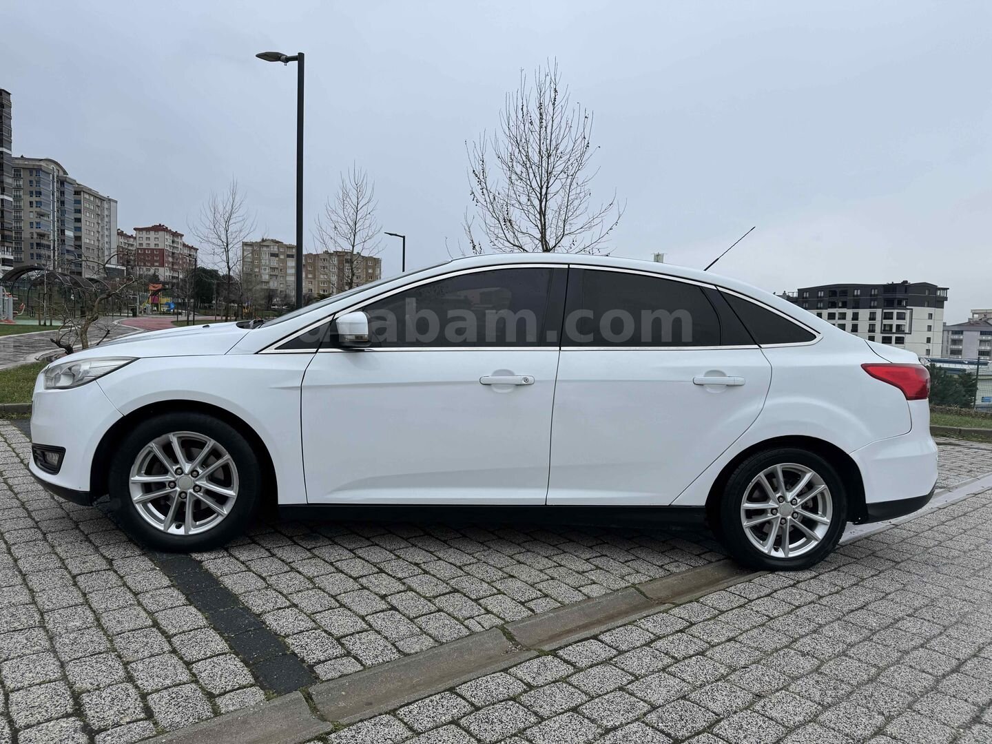 Sahibinden Ford Focus 1.6 TDCi Trend X 2015 Model Bursa 133.000 km Beyaz 3