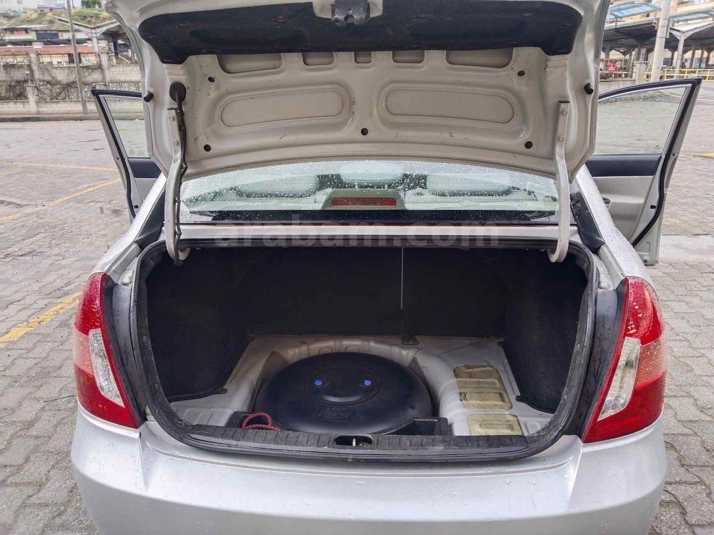 Sahibinden Hyundai Accent Era 1.4 Select 2006 Model Niğde 165.000 km Gri (Gümüş) 4