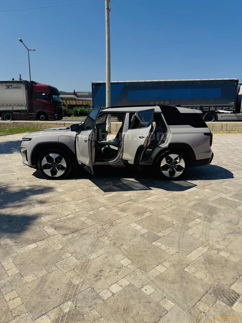 Galeriden KGM SsangYong Torres EVX 4x2 2024 Model Mersin 40.000 km Bej 4