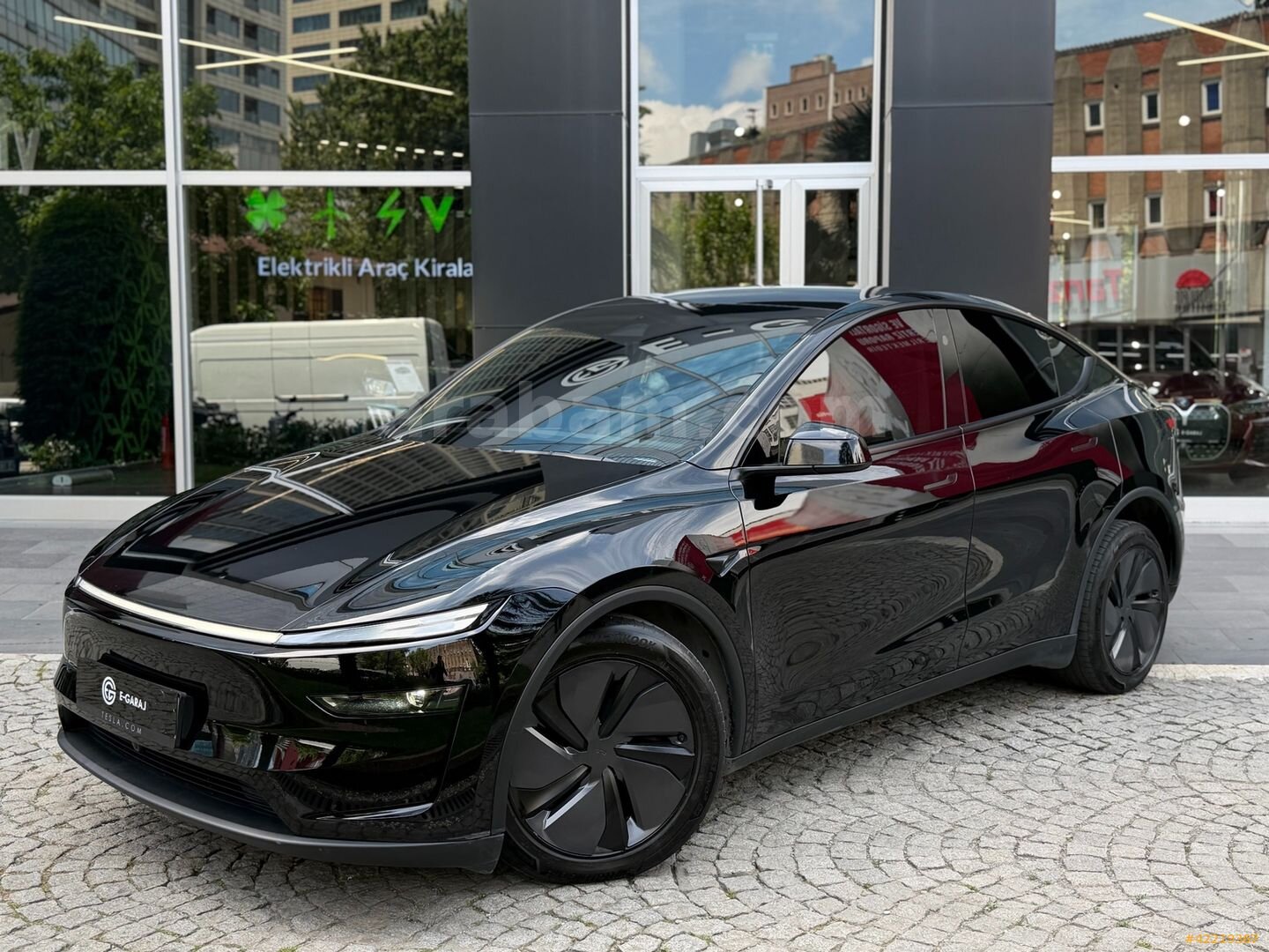 Galeriden Tesla Model Y Premium (Juniper) 2025 Model İstanbul 45.000 km Siyah 2