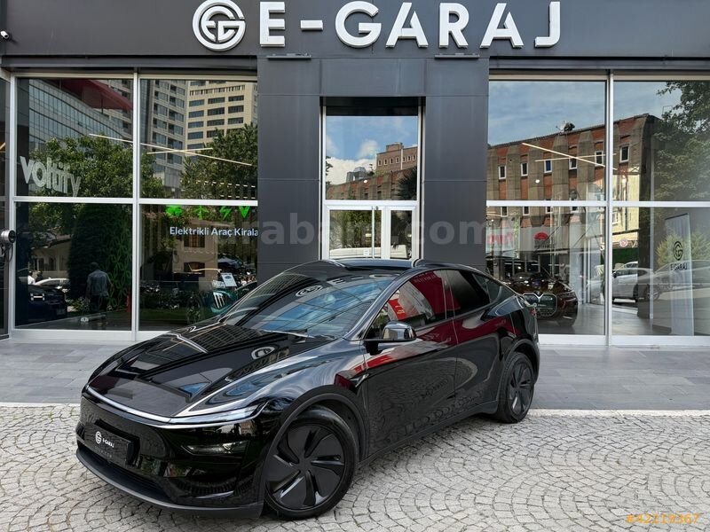 Galeriden Tesla Model Y Premium (Juniper) 2025 Model İstanbul 45.000 km Siyah