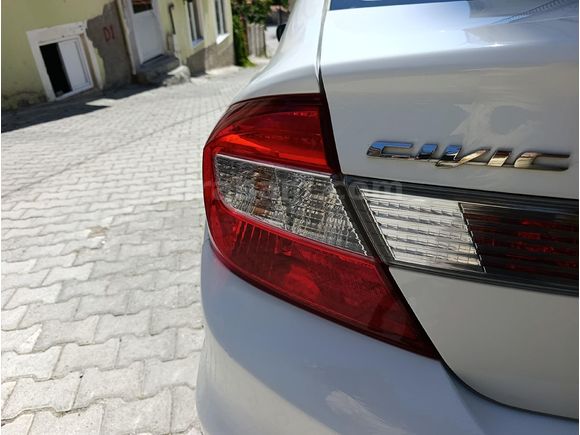 Sahibinden Honda Civic 1.6i VTEC Eco Elegance 2014 Model