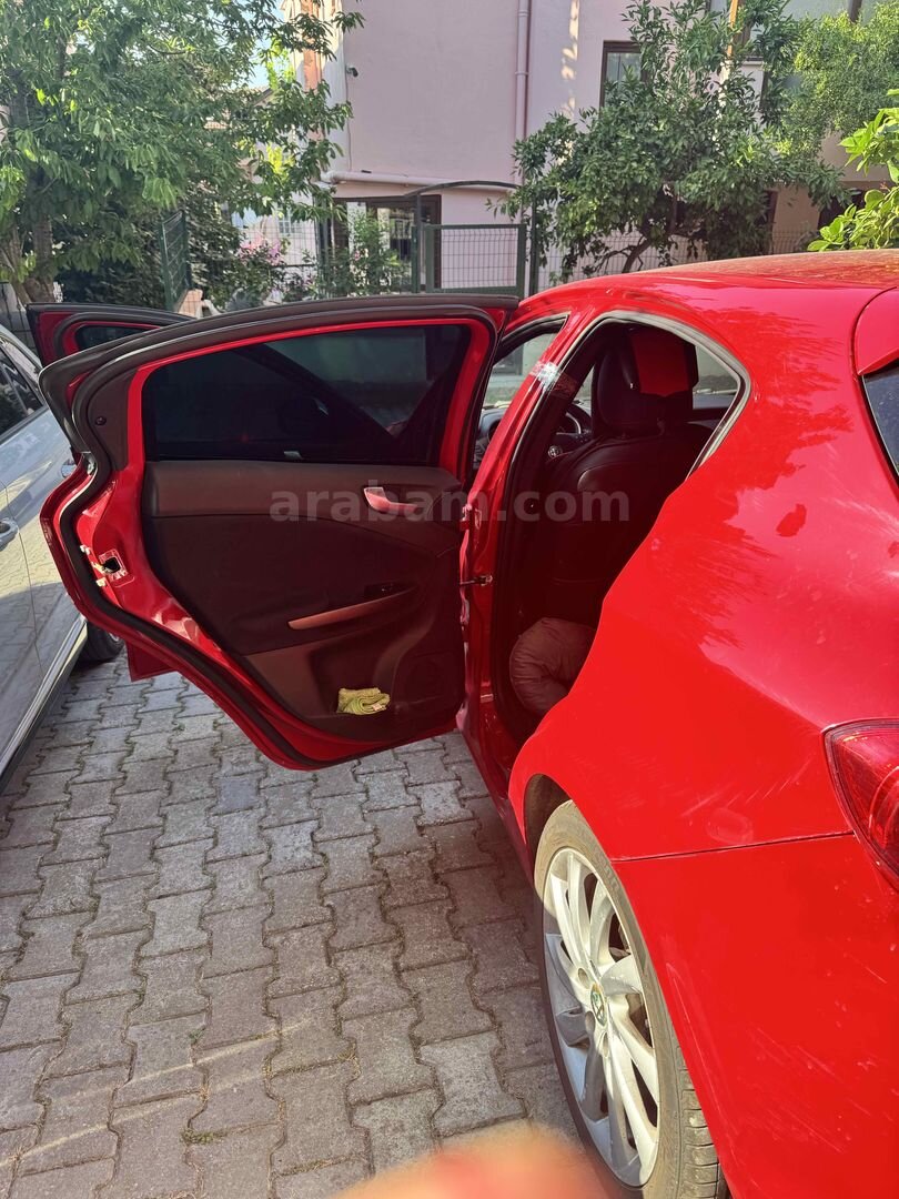 Galeriden Alfa Romeo Giulietta 1.4 TB MultiAir Distinctive 2014 Model Batman 127.000 km Kırmızı 7