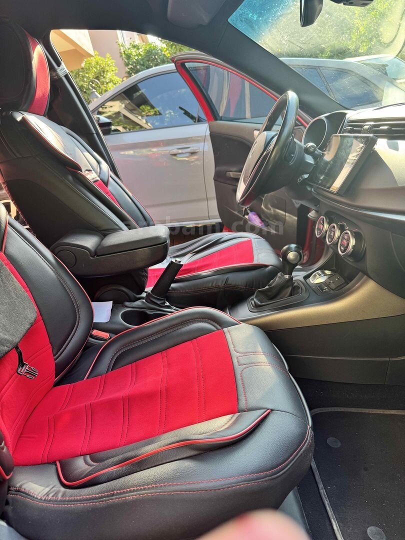 Galeriden Alfa Romeo Giulietta 1.4 TB MultiAir Distinctive 2014 Model Batman 127.000 km Kırmızı 6