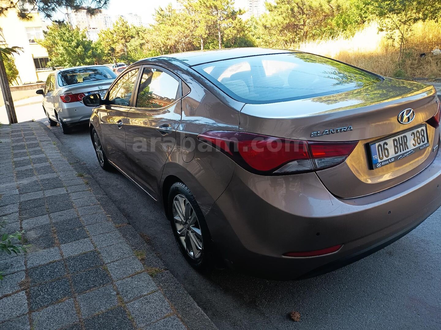 Sahibinden Hyundai Elantra 1.6 CRDi Elite 2015 Model İstanbul 325.000 km Kahverengi 4