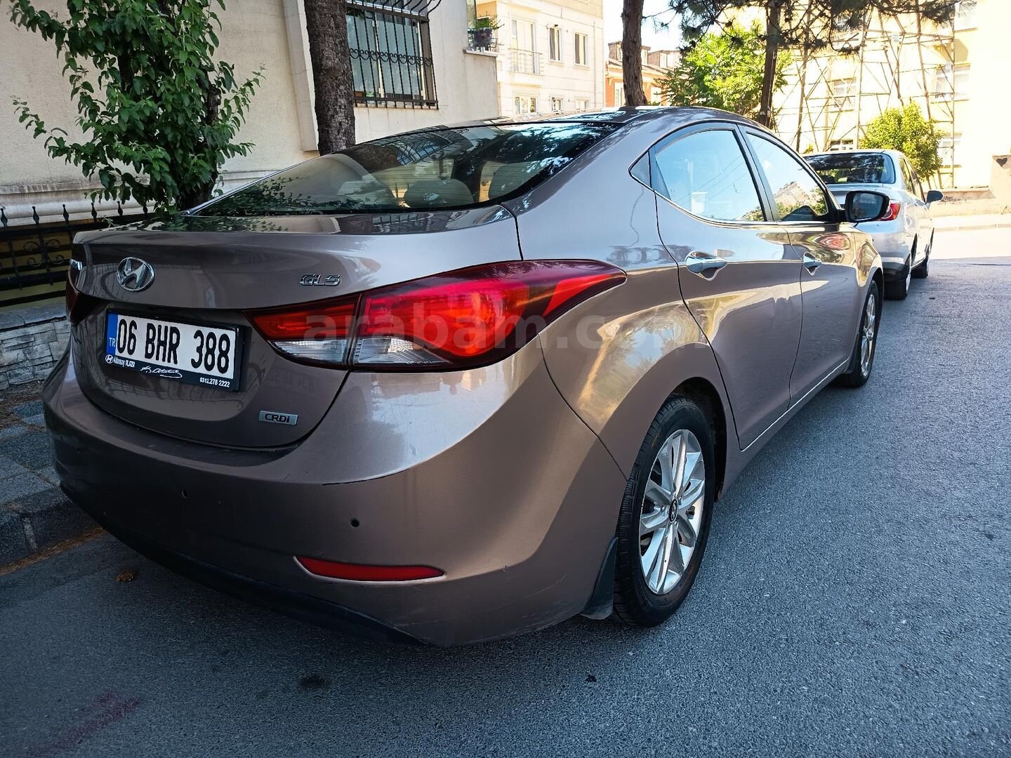 Sahibinden Hyundai Elantra 1.6 CRDi Elite 2015 Model İstanbul 325.000 km Kahverengi 3