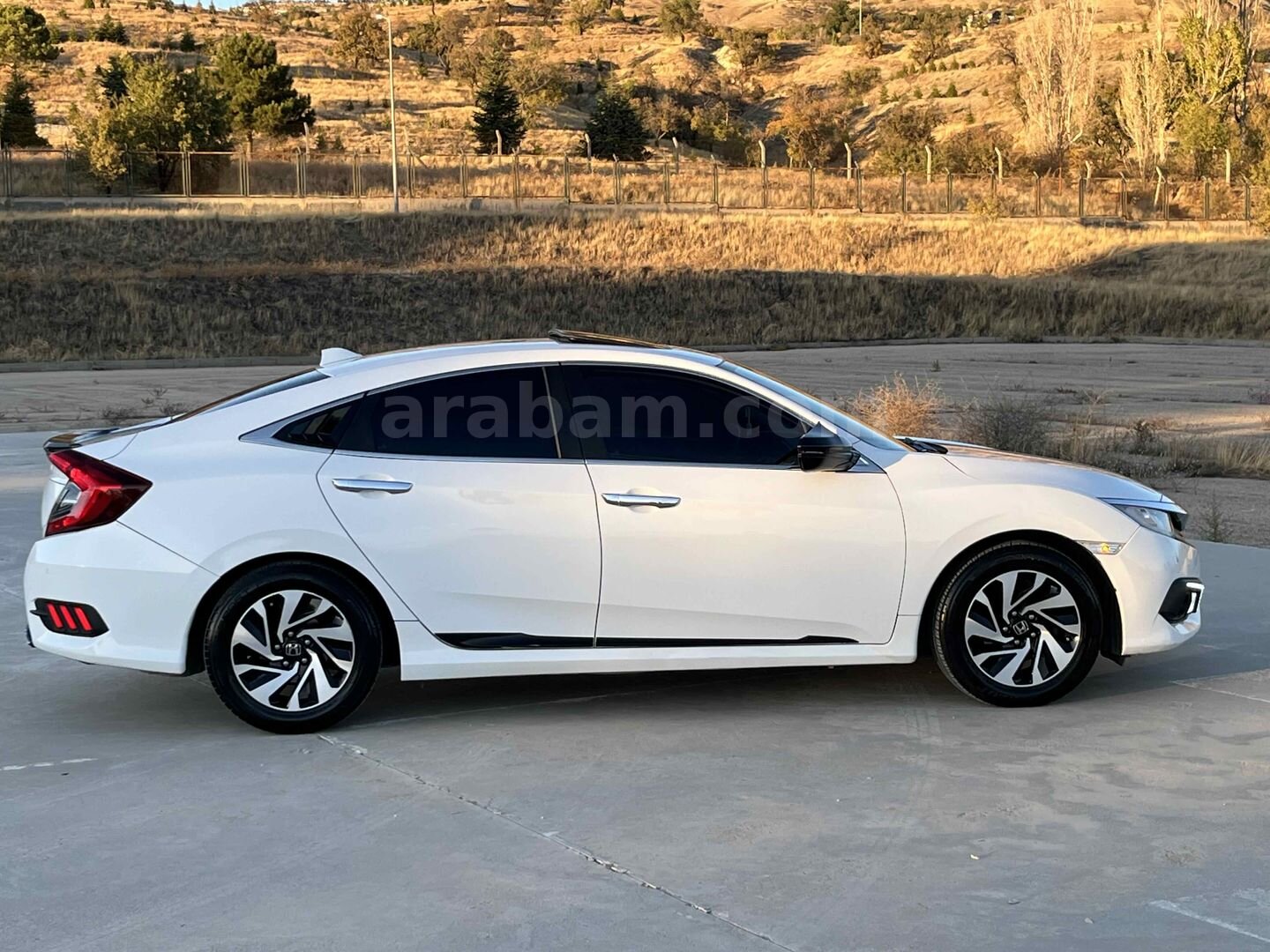 Sahibinden Honda Civic 1.6i VTEC Eco Elegance 2018 Model Elazığ 129.000 km Beyaz 5