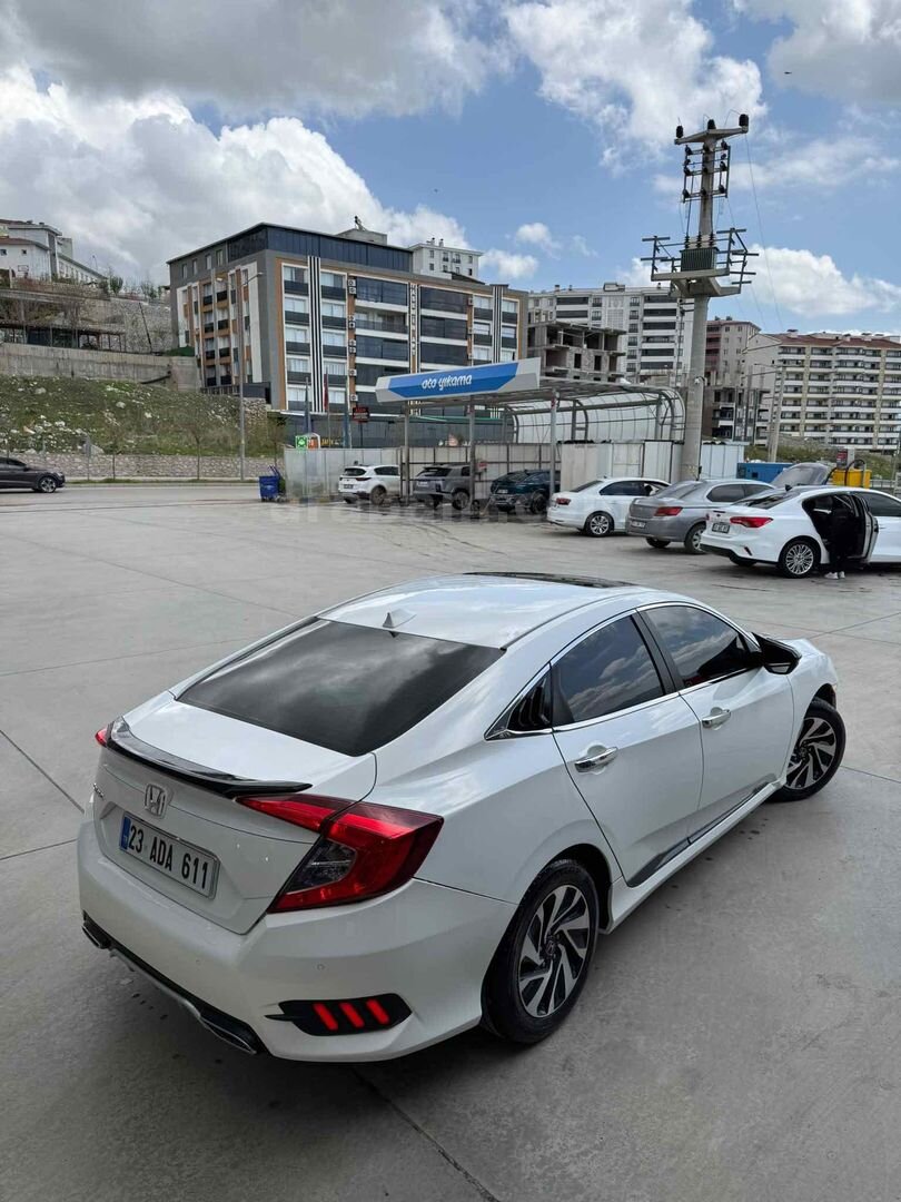 Sahibinden Honda Civic 1.6i VTEC Eco Elegance 2018 Model Elazığ 129.000 km Beyaz 3