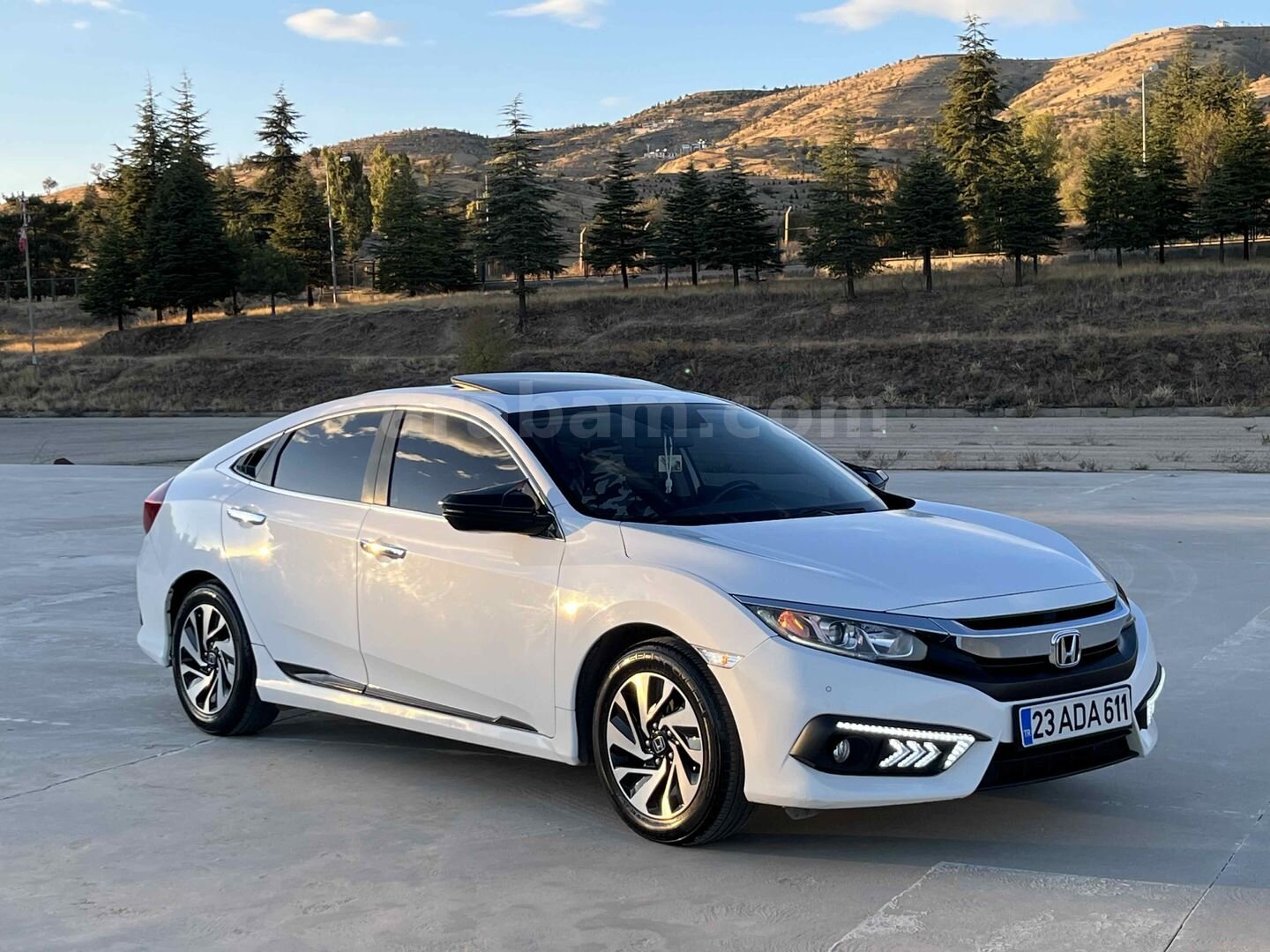 Sahibinden Honda Civic 1.6i VTEC Eco Elegance 2018 Model Elazığ 129.000 km Beyaz 6