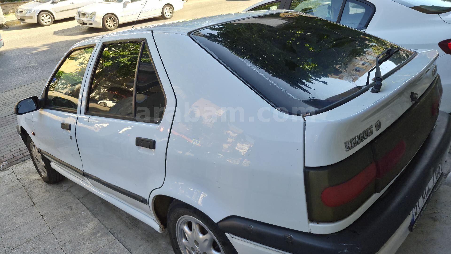 Galeriden Renault R 19 1.6 Europa RT 1997 Model İstanbul 445.000 km Beyaz 4
