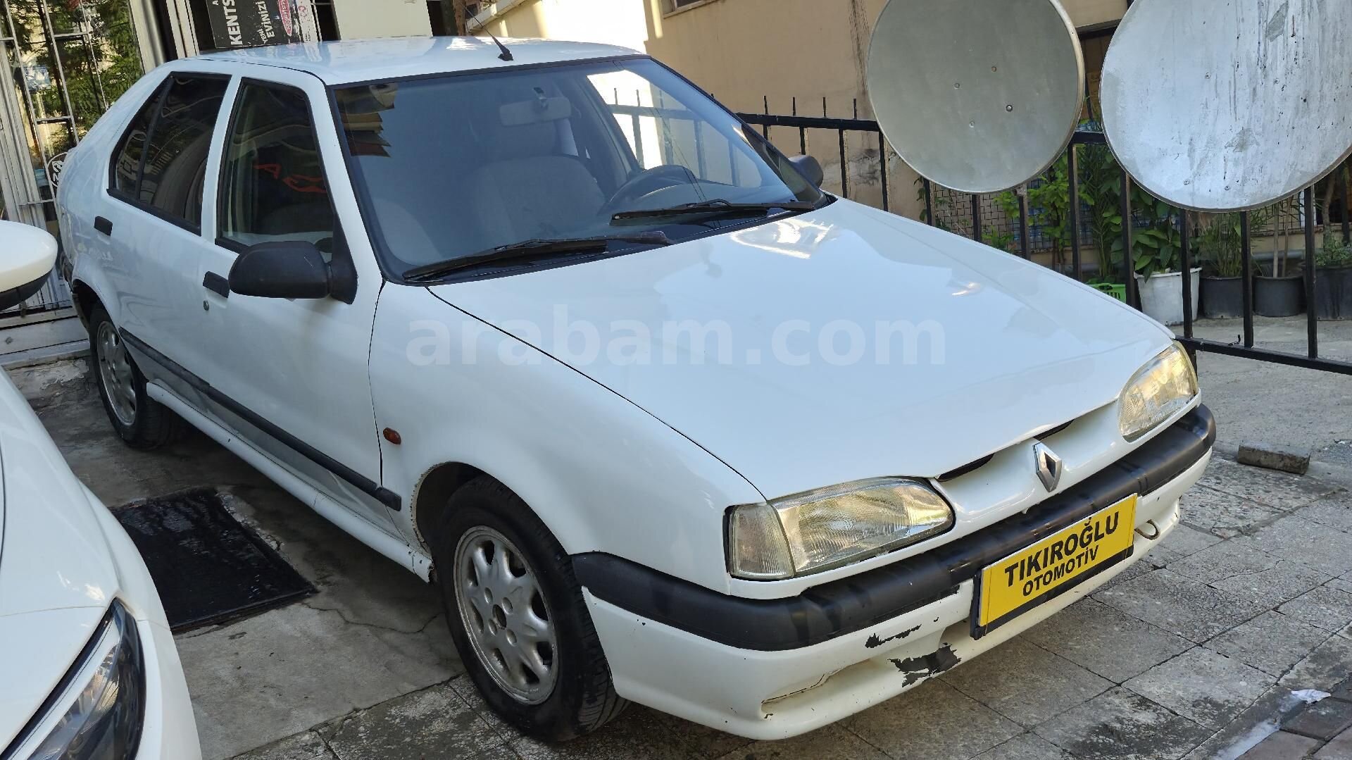 Galeriden Renault R 19 1.6 Europa RT 1997 Model İstanbul 445.000 km Beyaz 3