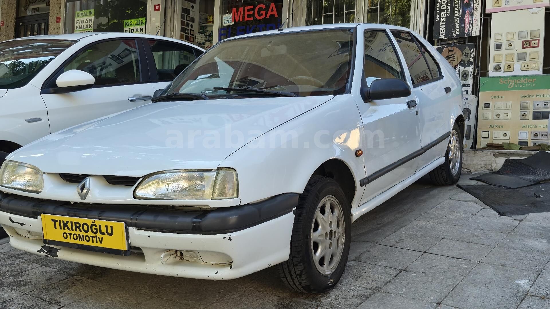 Galeriden Renault R 19 1.6 Europa RT 1997 Model İstanbul 445.000 km Beyaz 2