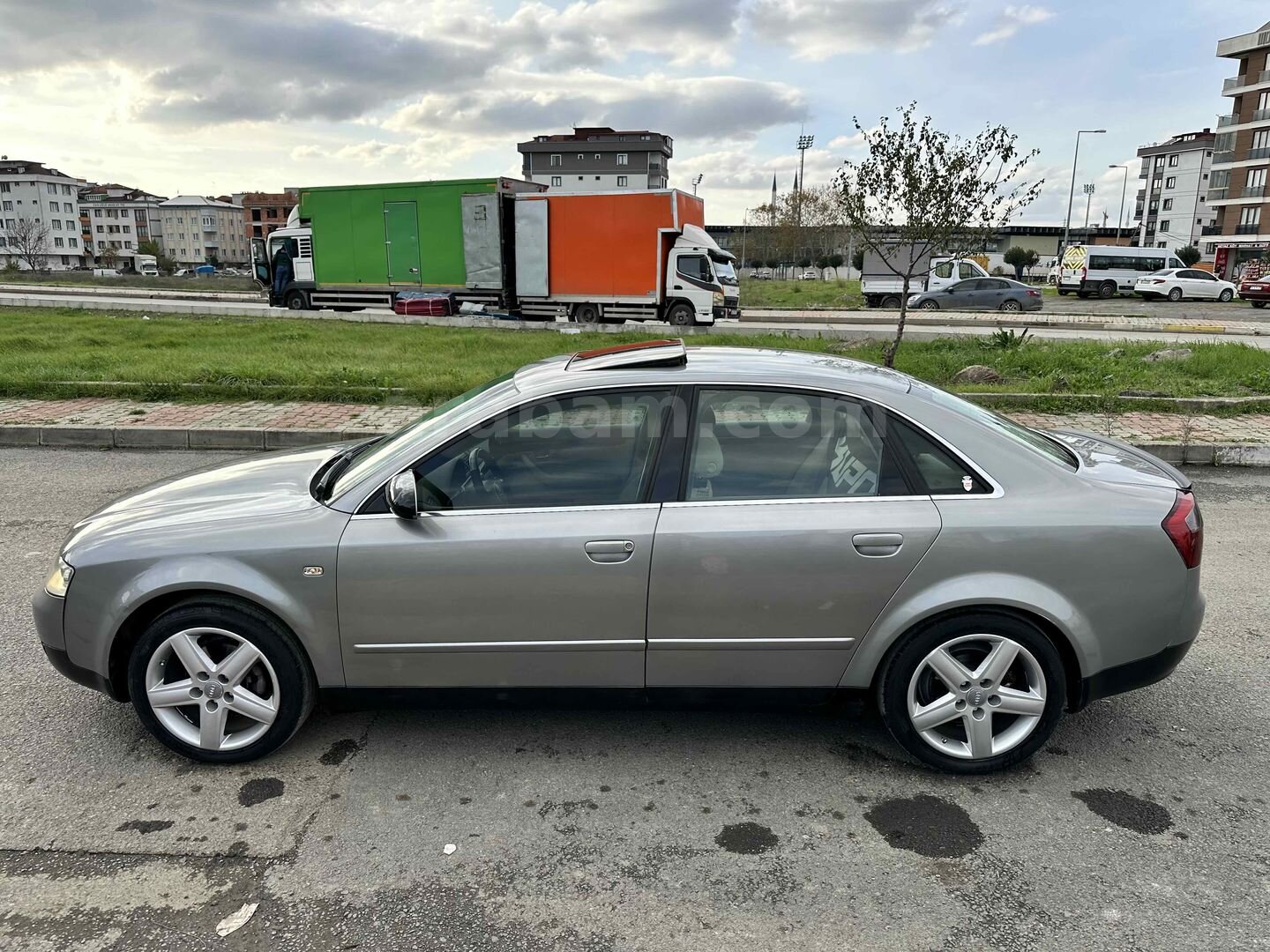 Sahibinden Audi A4 Sedan 1.6 2005 Model İstanbul 270.000 km Gri (metalik) 4