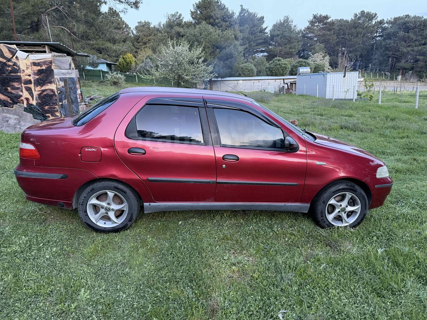 Galeriden Fiat Albea 1.2 EL 2004 Model Balıkesir 373.000 km Kırmızı 5